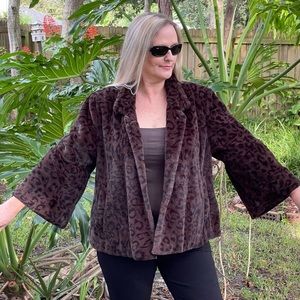 Scandinavian Faux Fur leopard print short coat.Size X Large